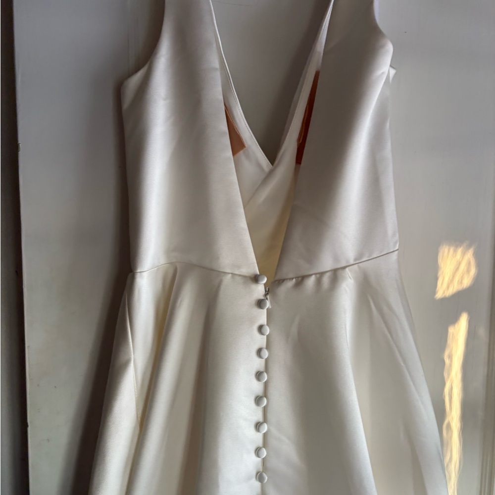 Watters White V-Neck Wedding Dress - Picture 4 of 7